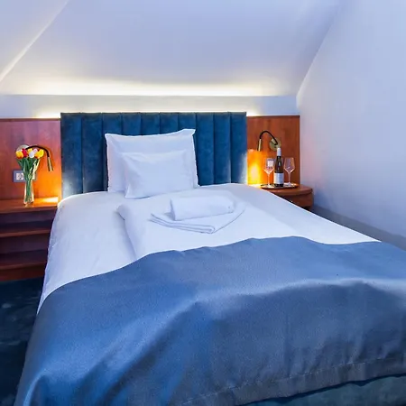 Gottwald Hotel Tata