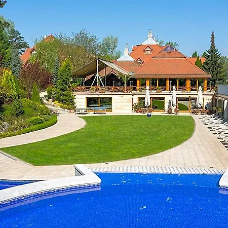Gottwald Hotel Tata