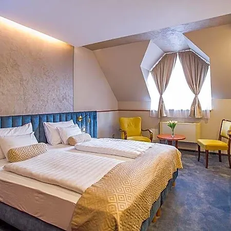 Gottwald Hotel Tata