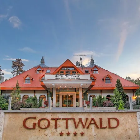 Gottwald Hotel Tata